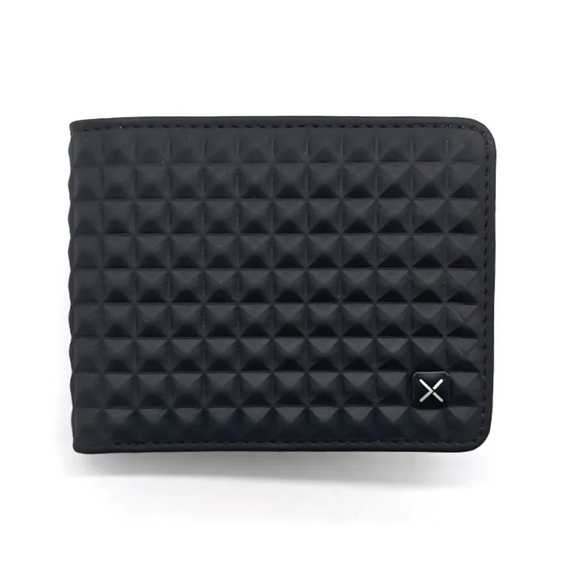 ピラミッド型プロジェクション PU 二つ折り財布 メンズの表面の亀裂は、経年劣化や不適切なメンテナンスによる自然な結果でしょうか?